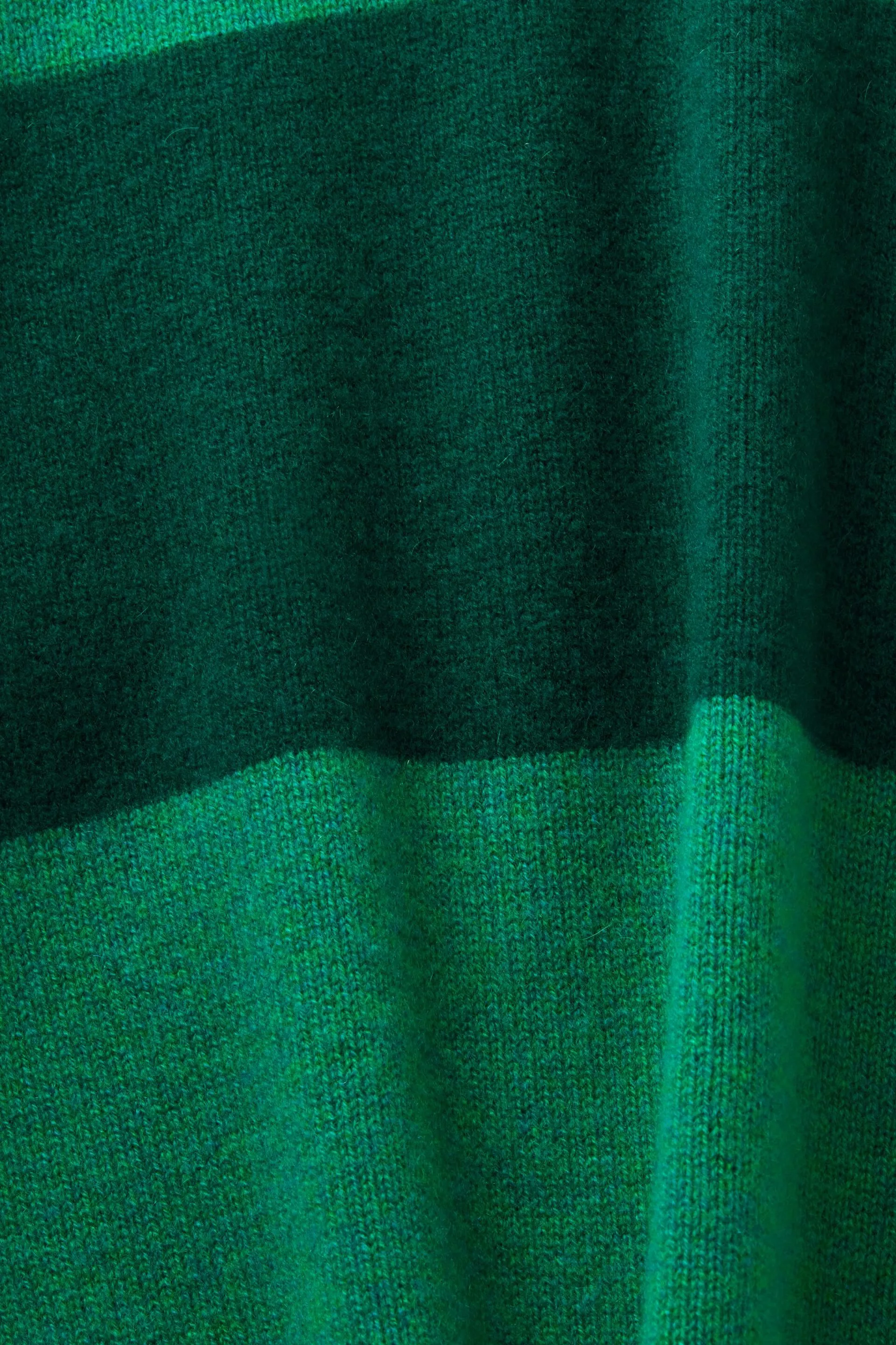Jersey de cachemir a rayas con cuello en pico estilo rugby