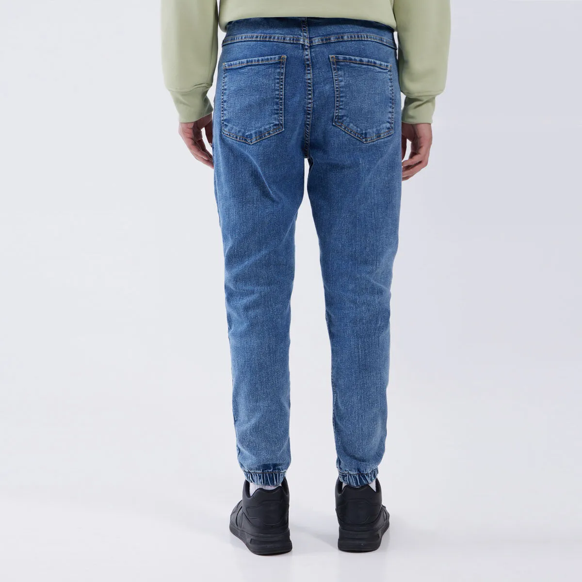 Jogger En Denim Con Desgastes