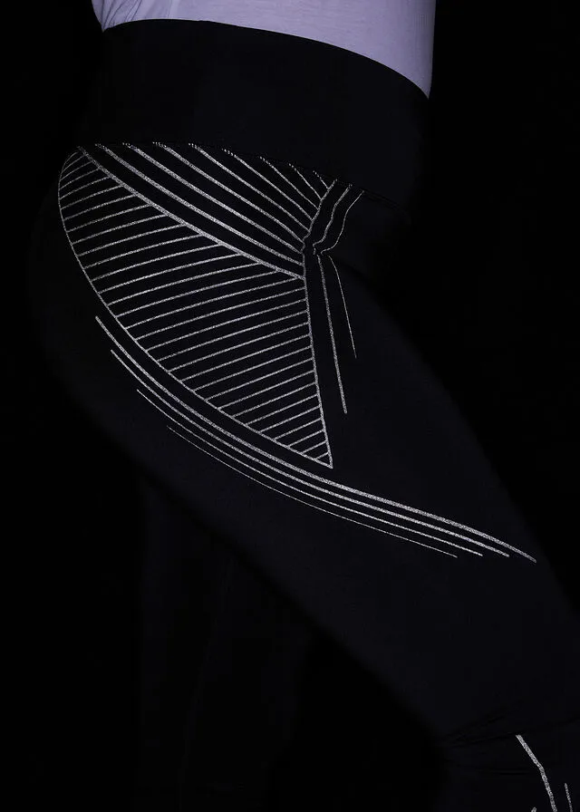 Leggings deportivos moldeadores con bolsillos, largo 3/4 Negro con estampado gráfico