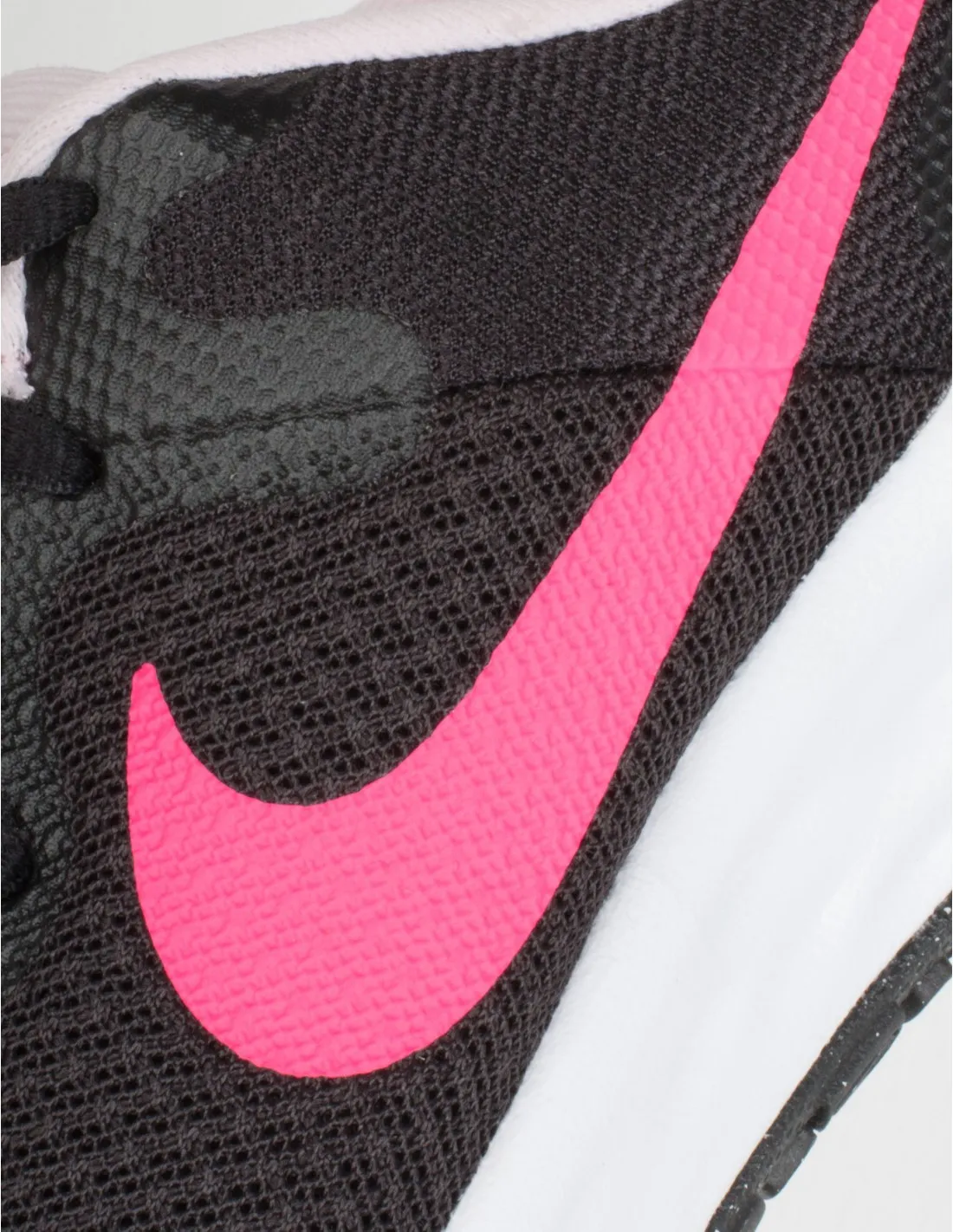 NIKE Revolution 6 Negras Logo Fucsia