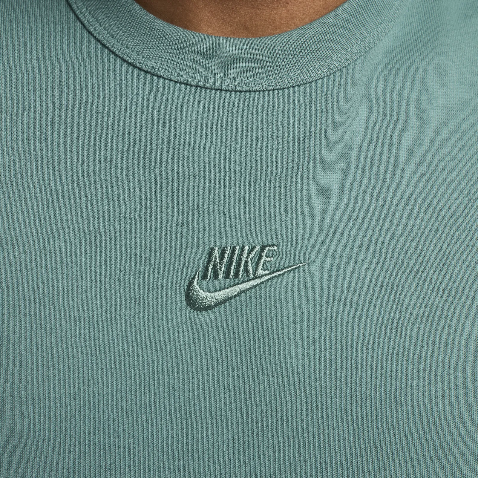 Nike Sportswear Premium Essentials