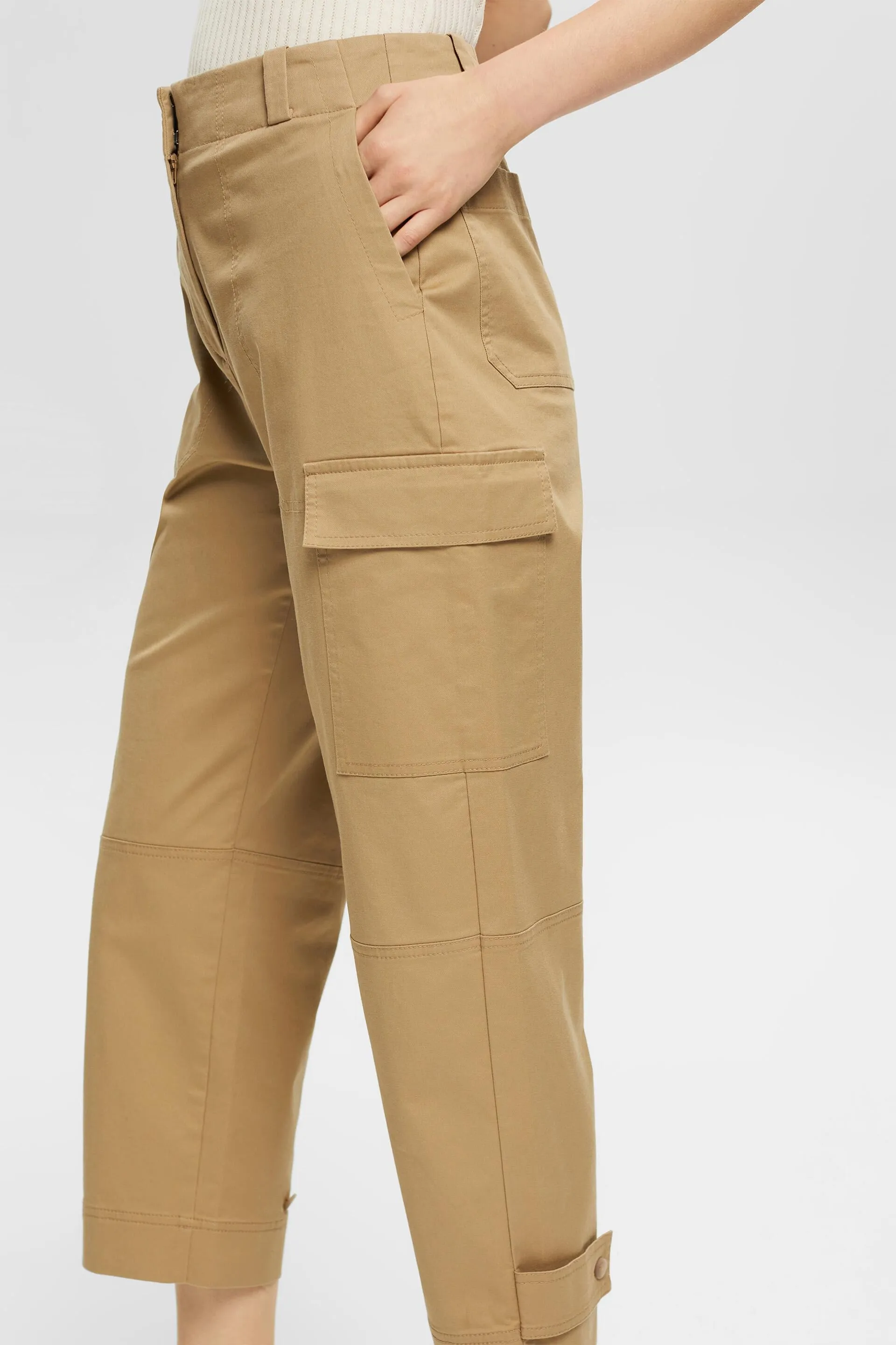 Pantalón tobillero de estilo cargo