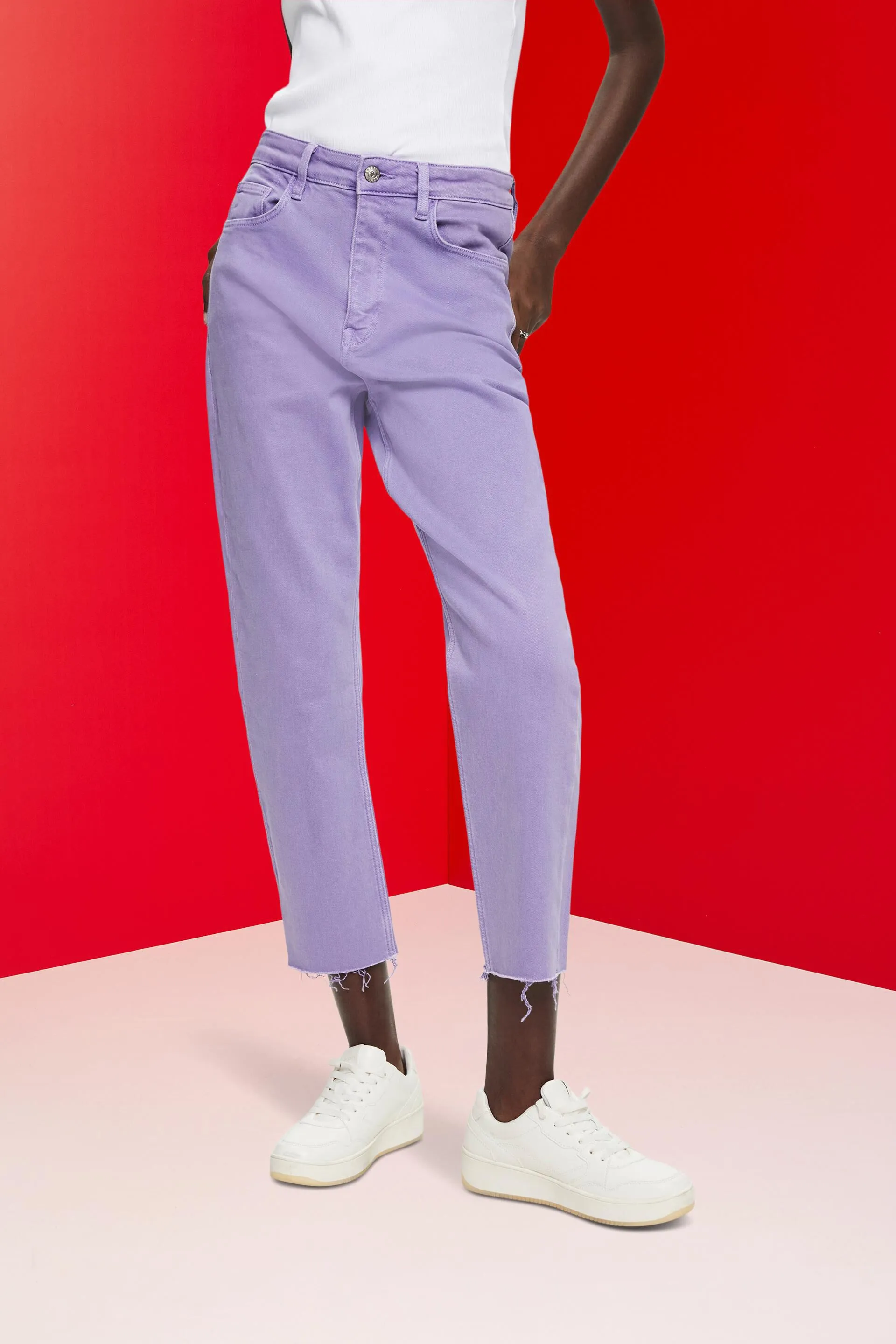 Pantalones tobilleros con bajos deshilachados