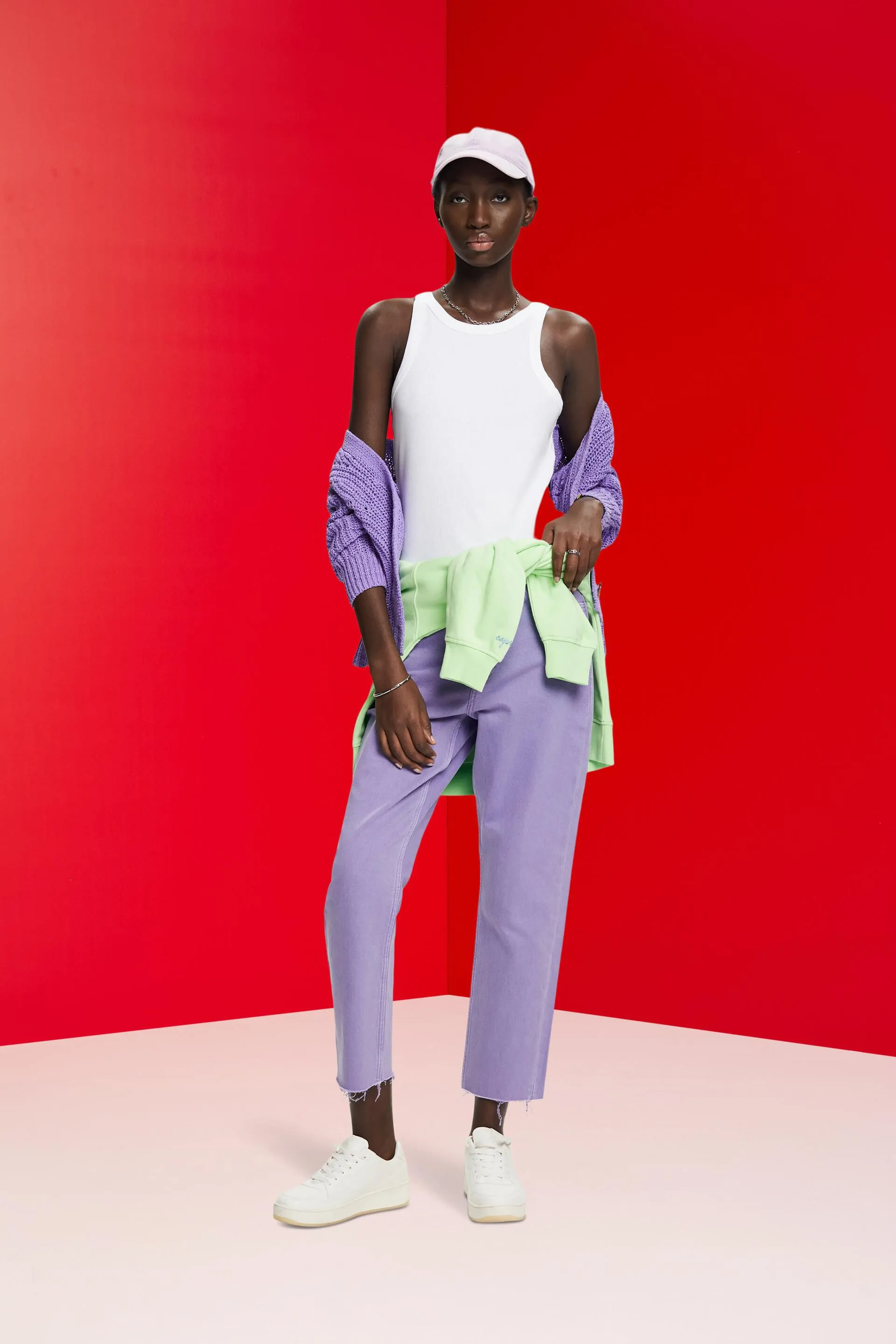 Pantalones tobilleros con bajos deshilachados