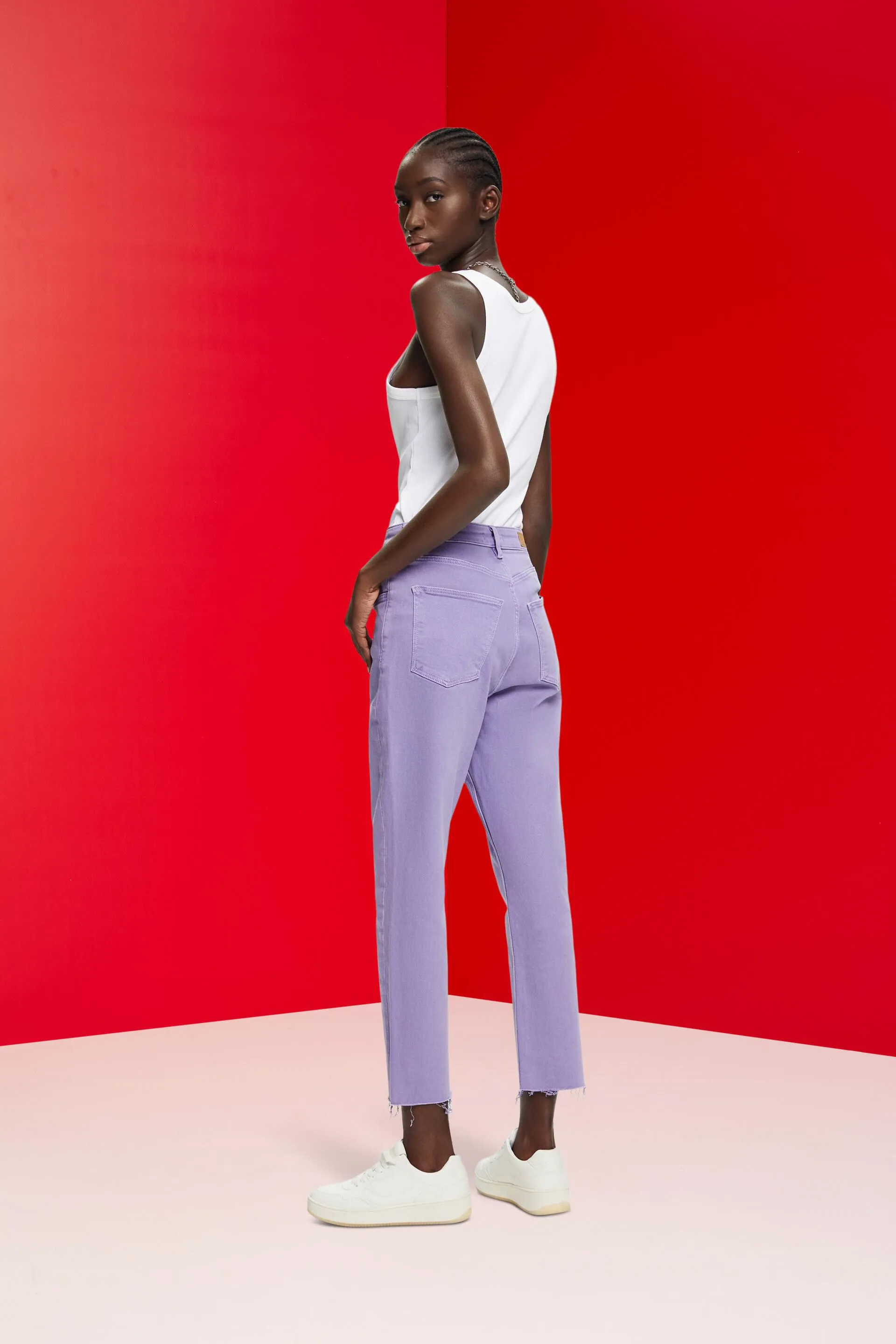 Pantalones tobilleros con bajos deshilachados