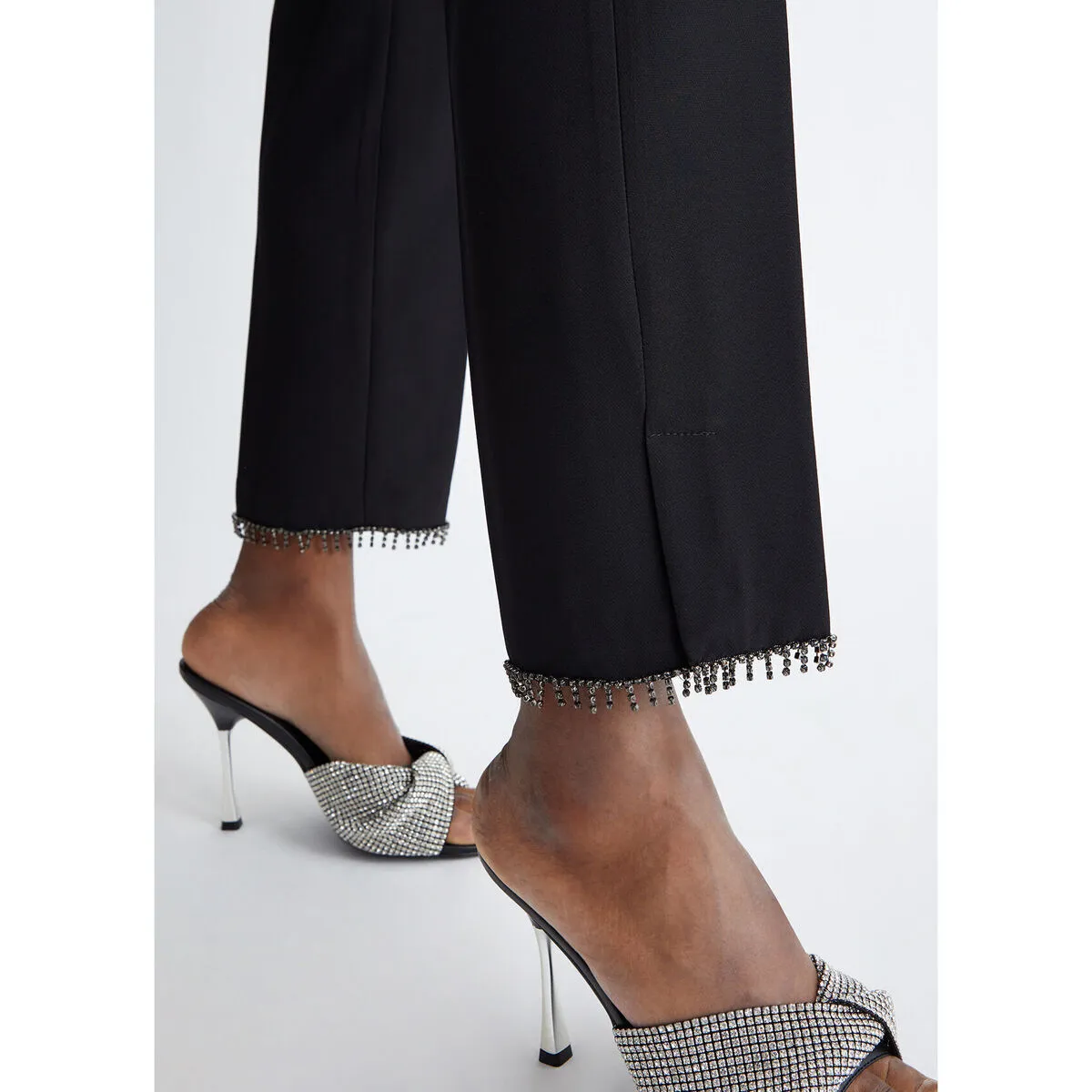 Pantalón chino con strass