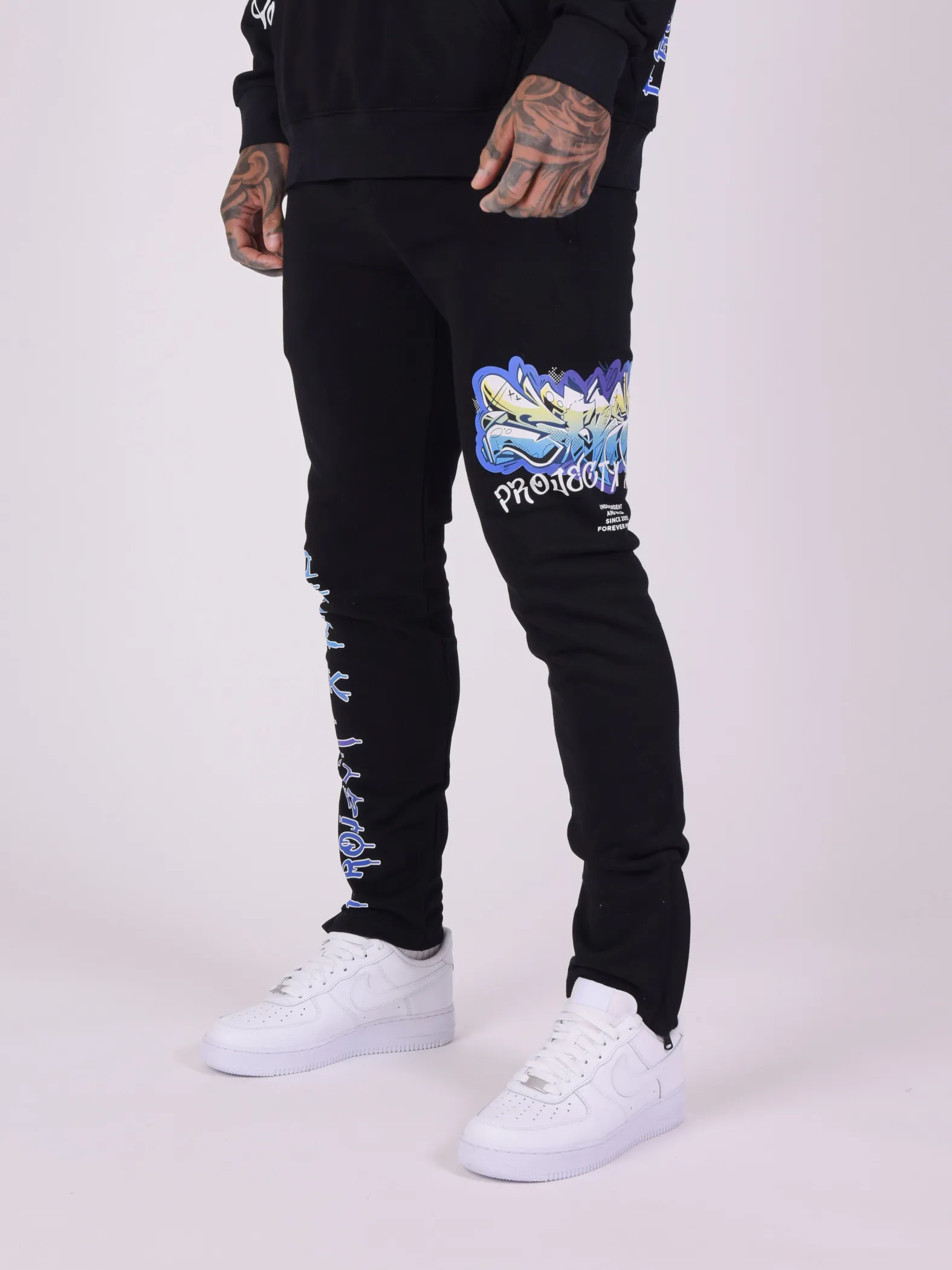 Pantalón de chándal con estampado de arte callejero
