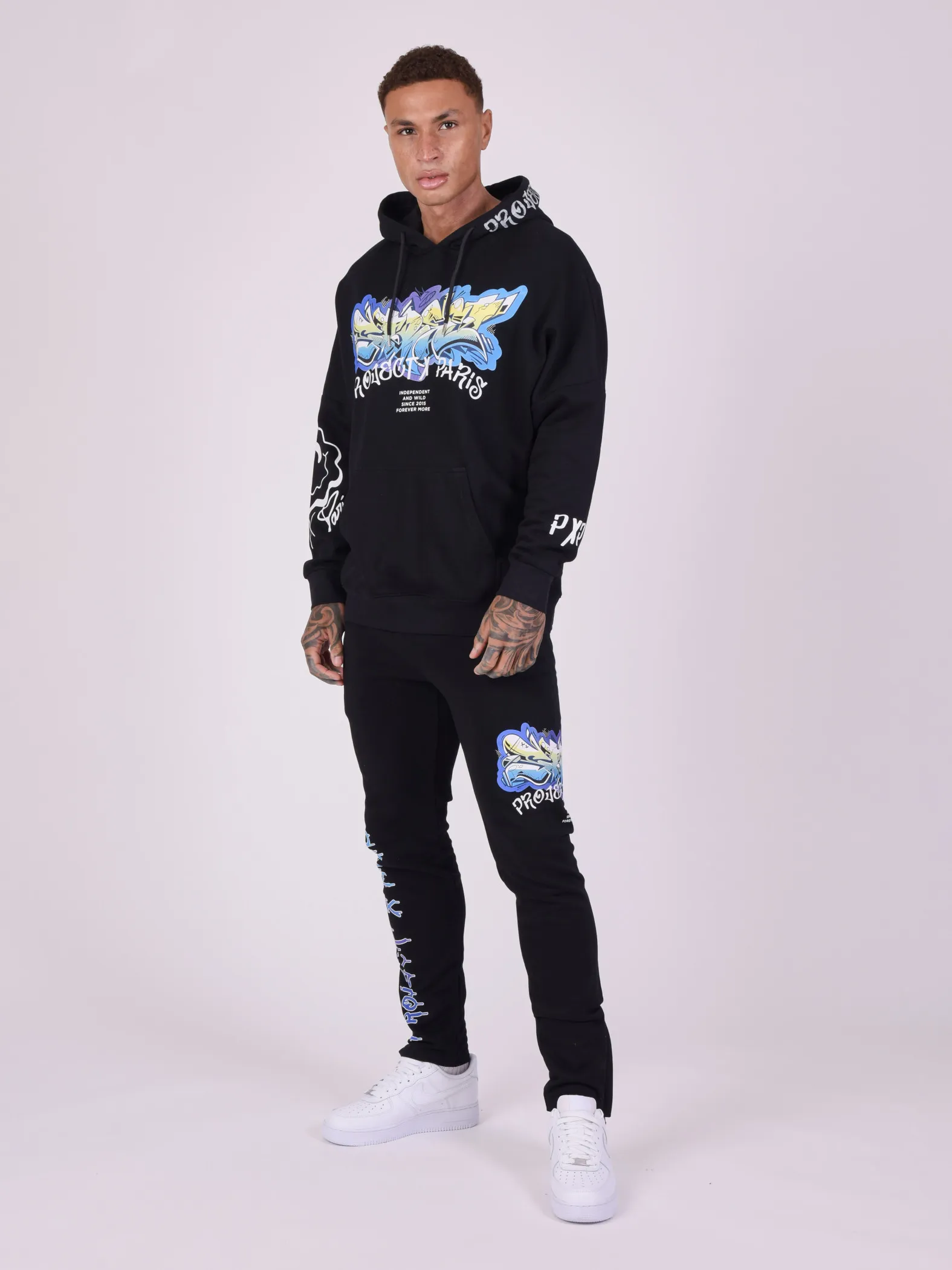 Pantalón de chándal con estampado de arte callejero