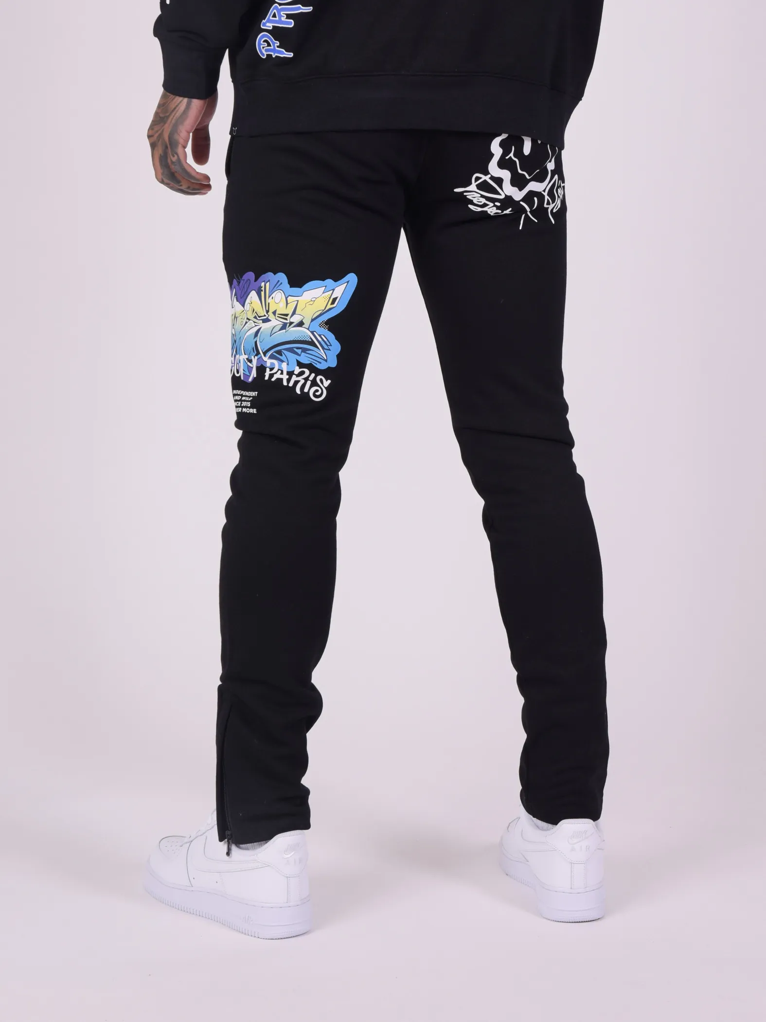 Pantalón de chándal con estampado de arte callejero