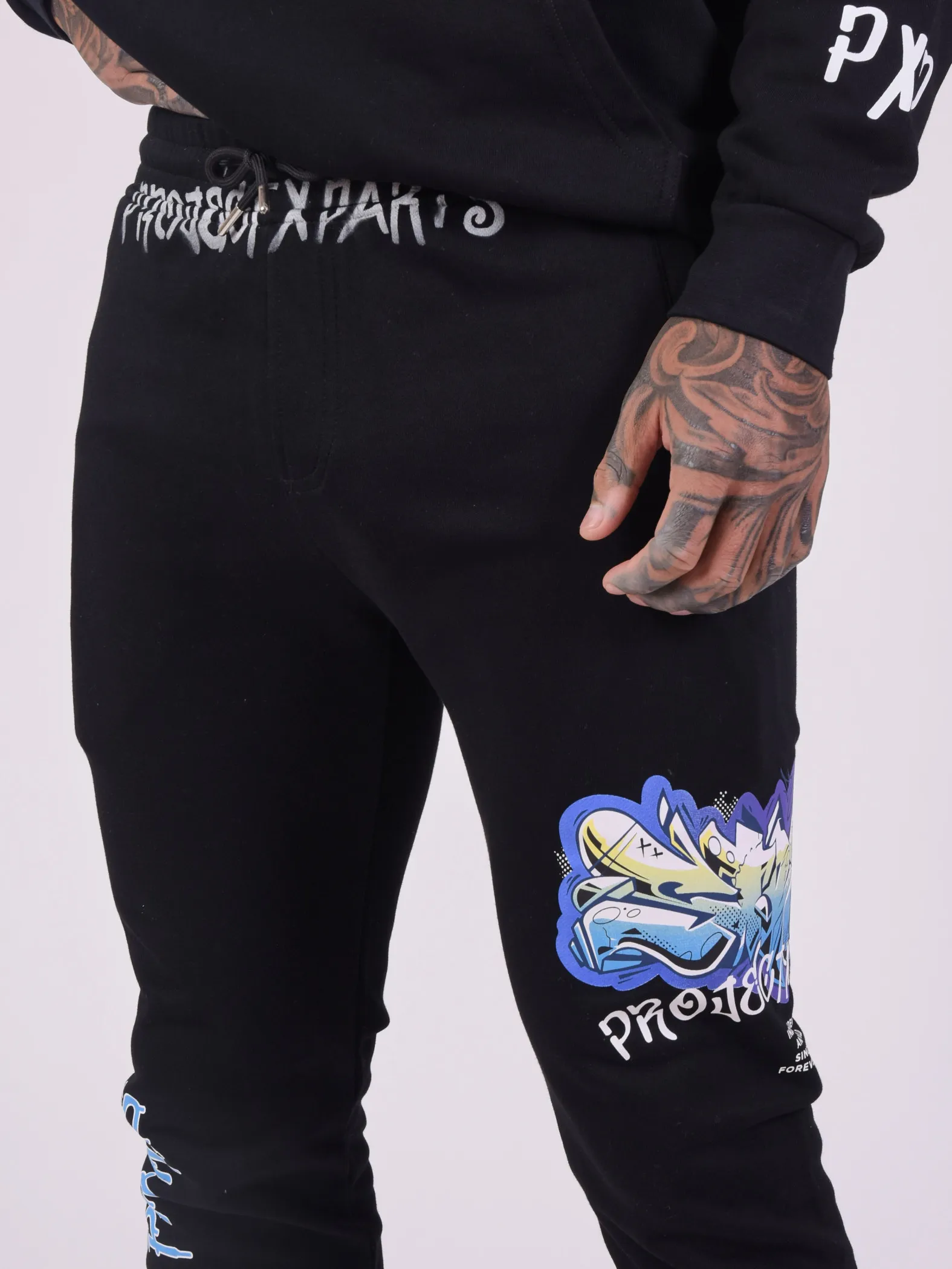 Pantalón de chándal con estampado de arte callejero