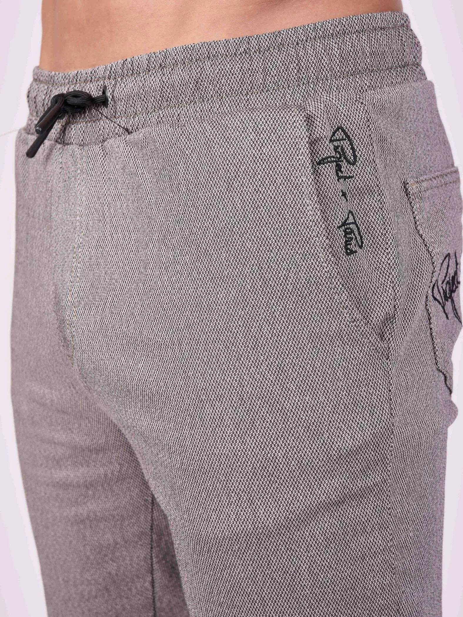 Pantalón jogger con puños