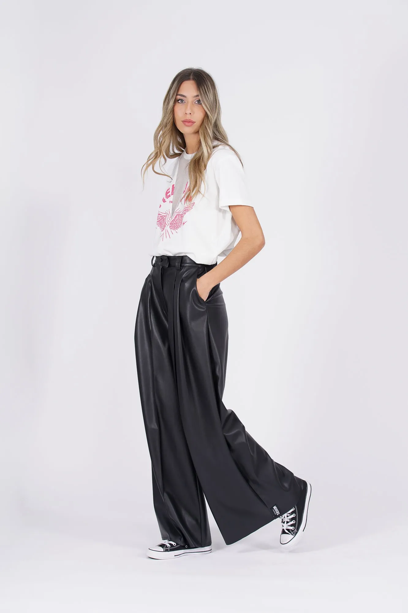 Pantalón wide leg efecto piel negro