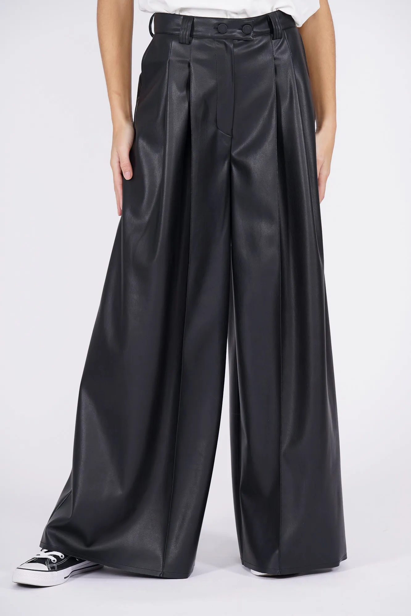 Pantalón wide leg efecto piel negro
