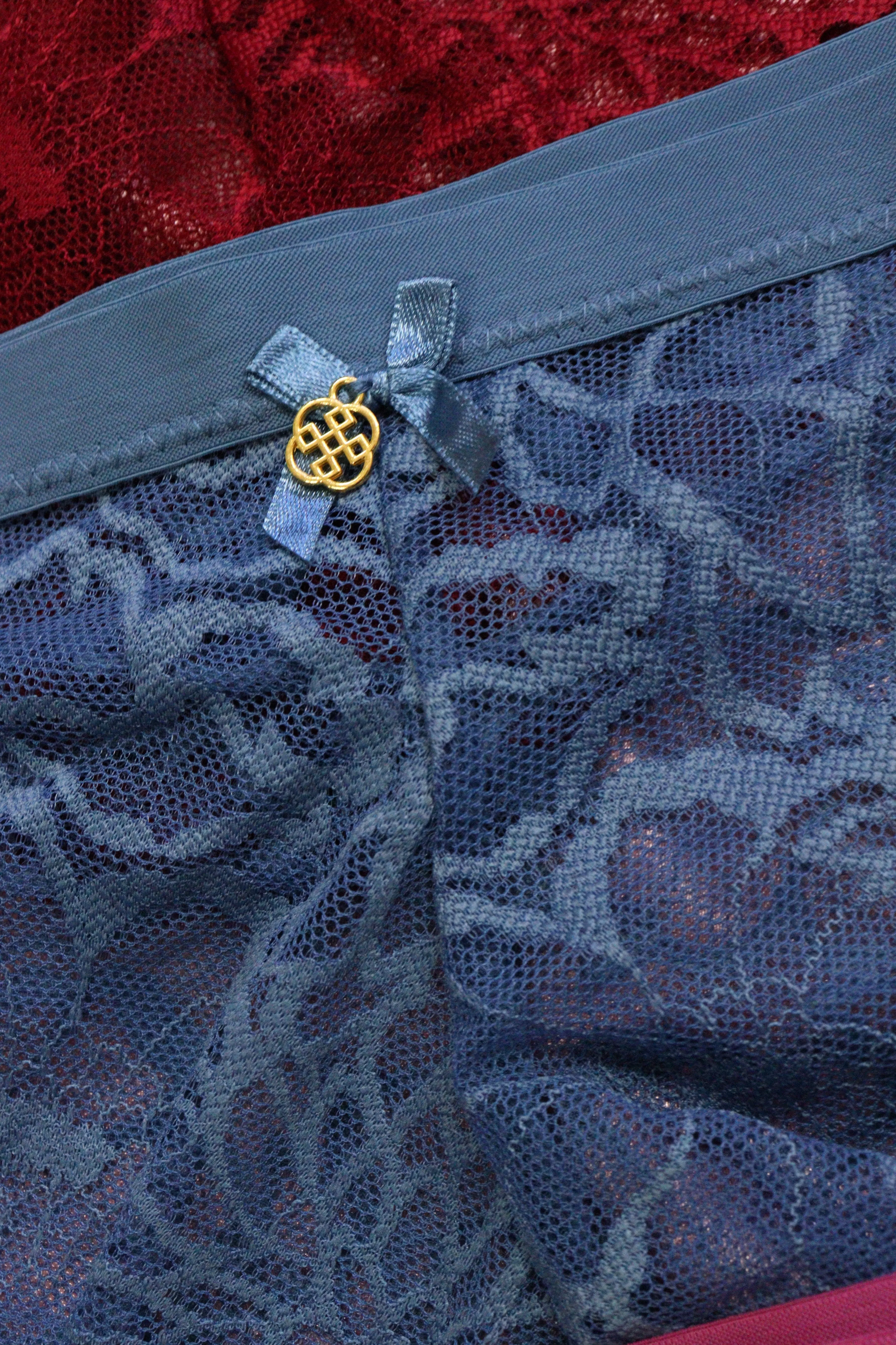 PANTY PLUS DE ENCAJE DETALLE DORADO DF4765X OFF