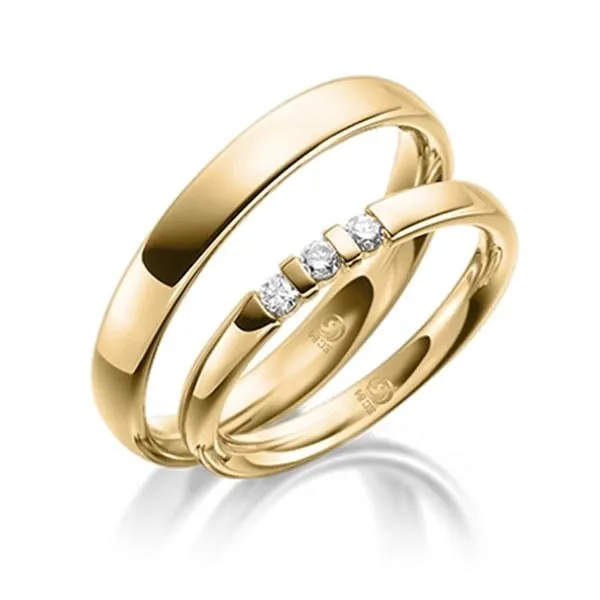 Pareja de alianzas de boda de oro con 3 diamantes