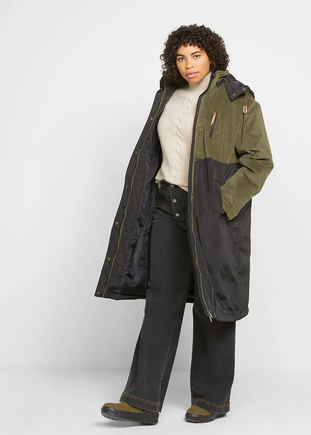 PARKA LARGA CON CAPUCHA Y MEZCLA DE MATERIALES, CORTE RECTO NEGROVERDE OLIVA OSCURO