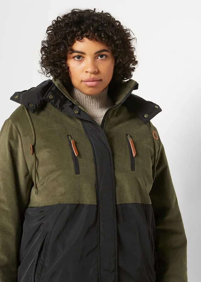 PARKA LARGA CON CAPUCHA Y MEZCLA DE MATERIALES, CORTE RECTO NEGROVERDE OLIVA OSCURO