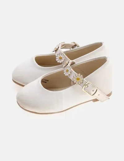 Sfera Zapato blanco detalle flores