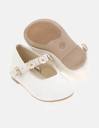 Sfera Zapato blanco detalle flores