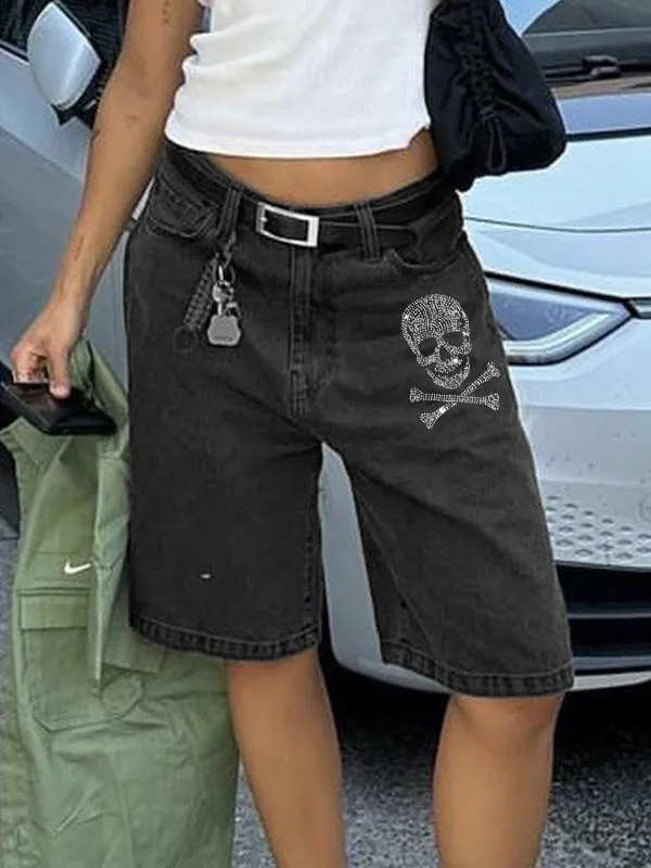 Shorts vaqueros con pernera recta y cintura alta con estampado de diamantes y calavera
