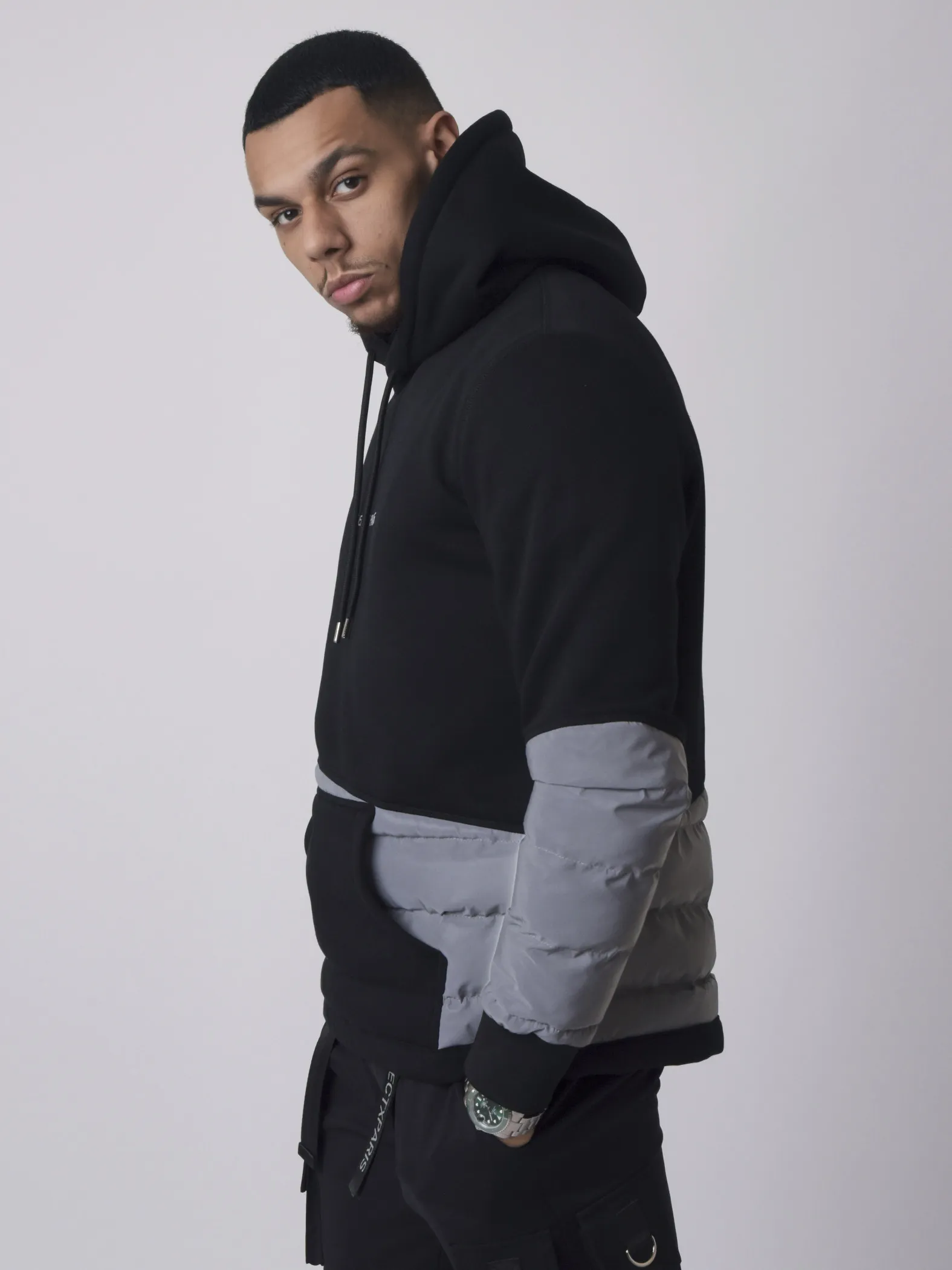 Sudadera bimaterial acolchada con capucha