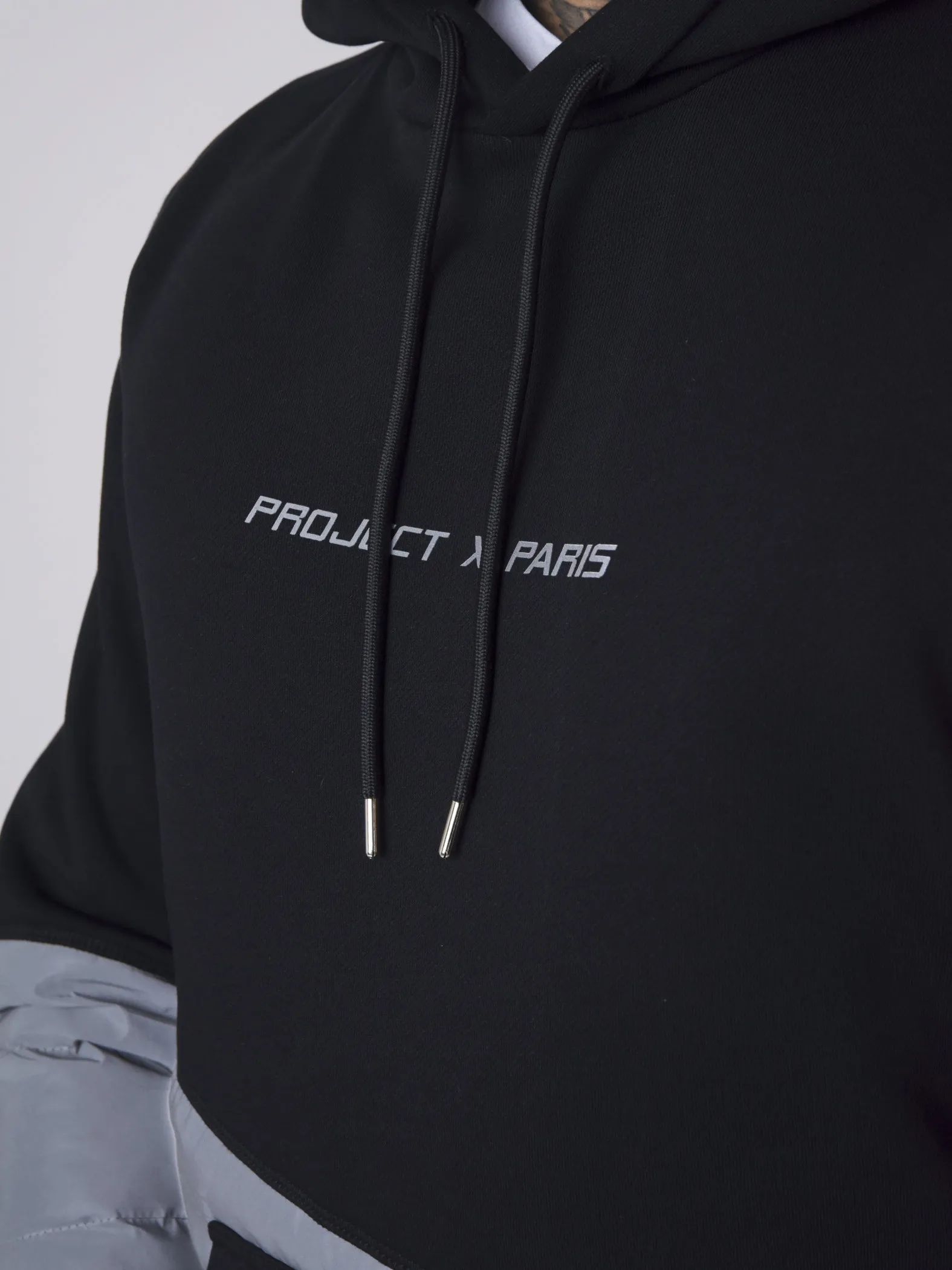Sudadera bimaterial acolchada con capucha