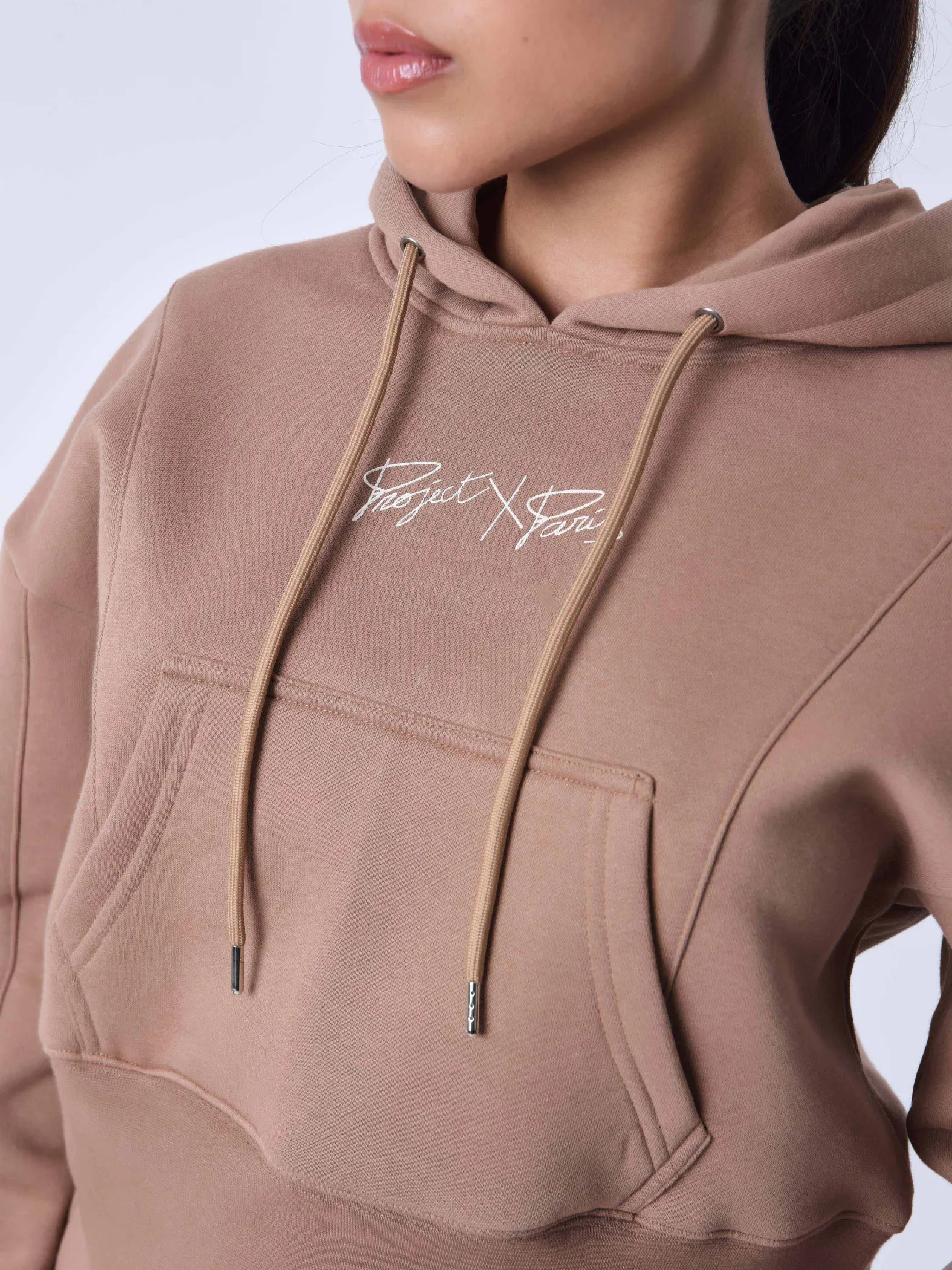 Sudadera con capucha y costuras