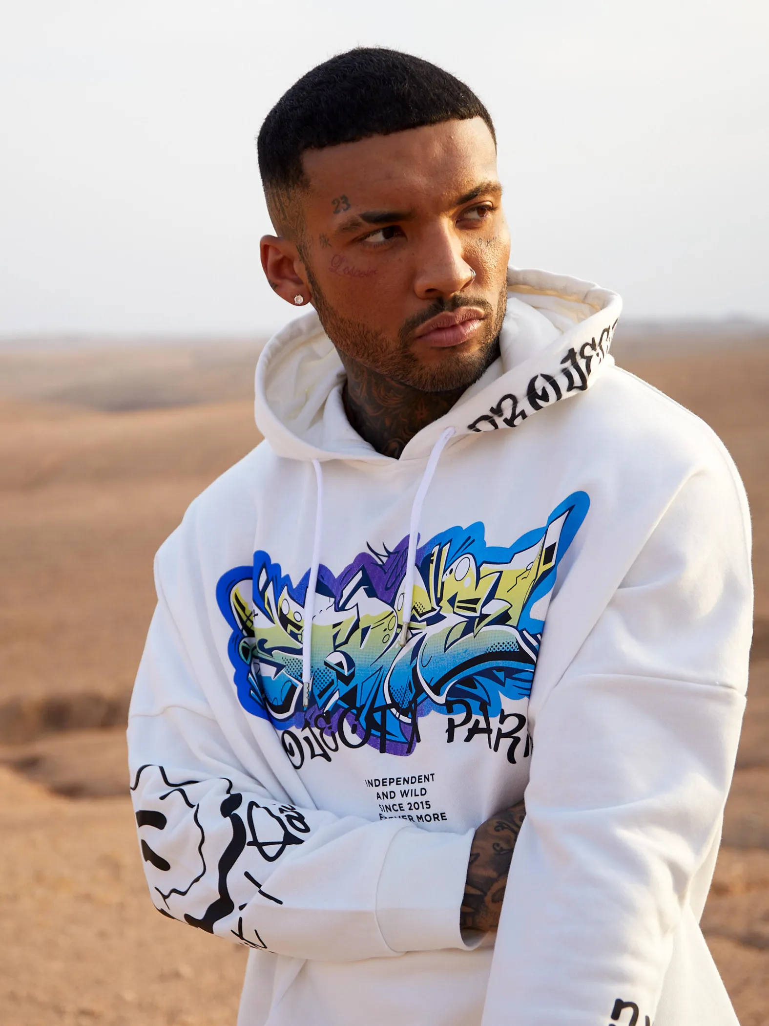 Sudadera oversize con capucha y estampado de arte callejero