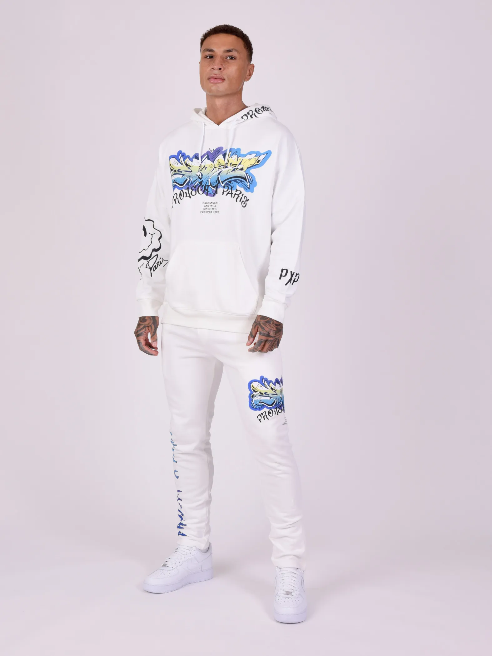 Sudadera oversize con capucha y estampado de arte callejero