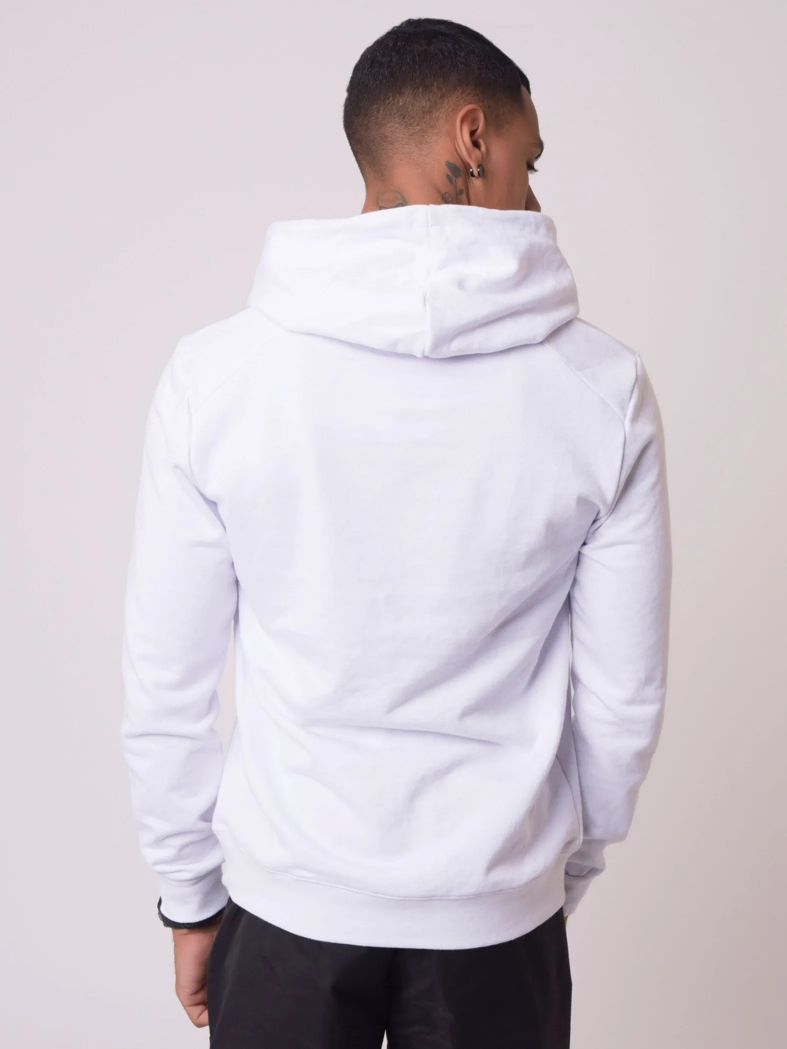 SUDADERA UNISEX CON CAPUCHA Y BORDADO  NO APTA PARA LA REVENTA