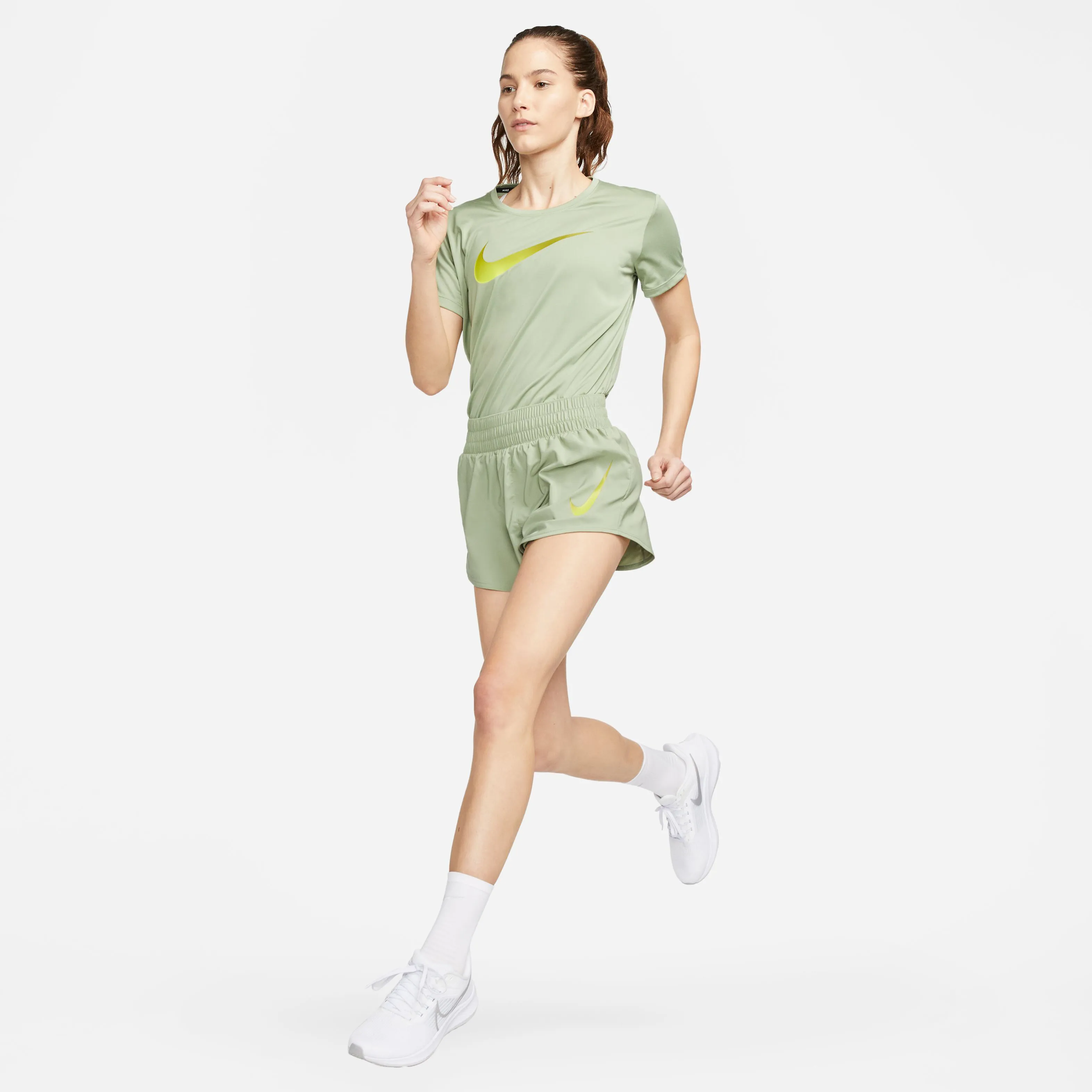 Swoosh Shorts Mujeres
