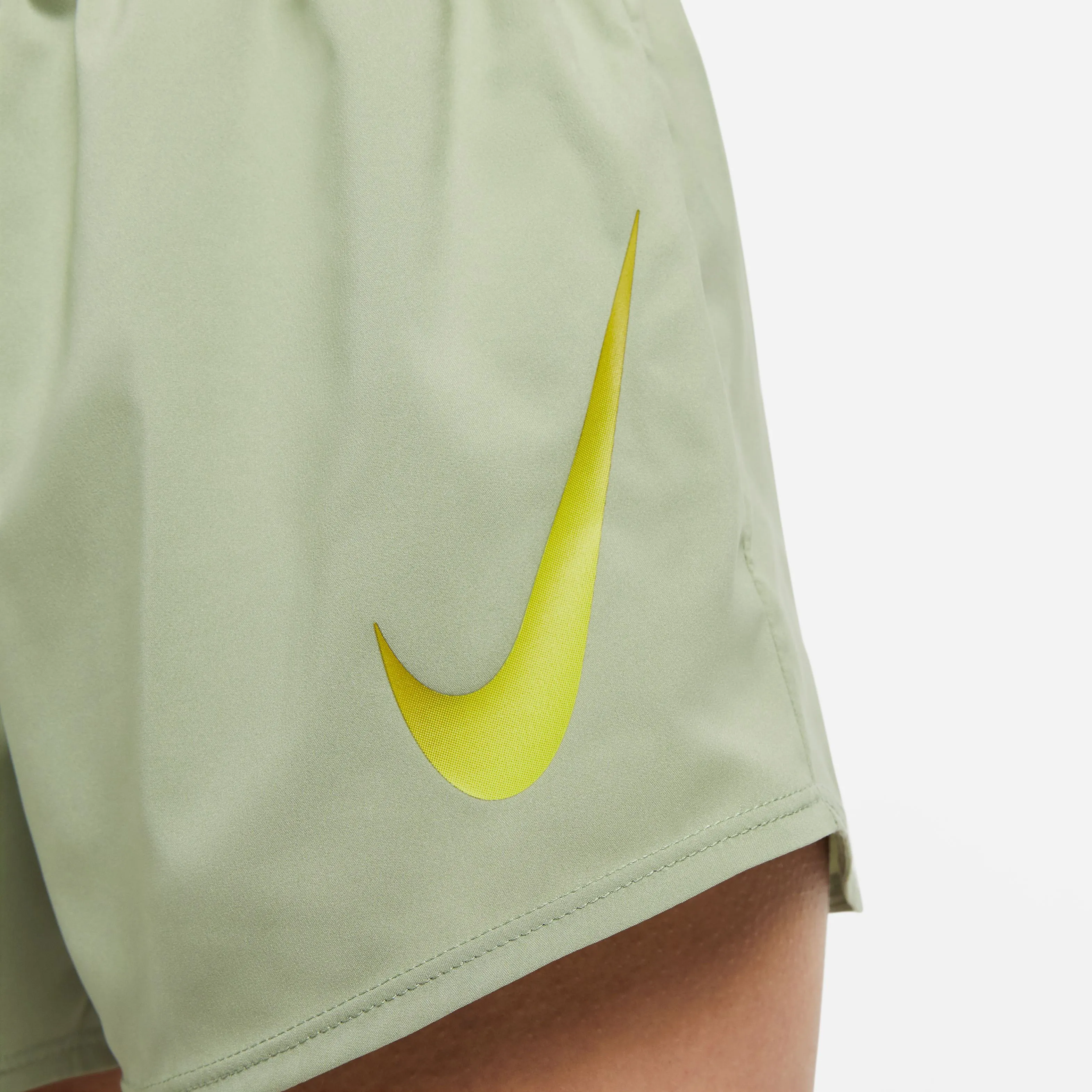 Swoosh Shorts Mujeres