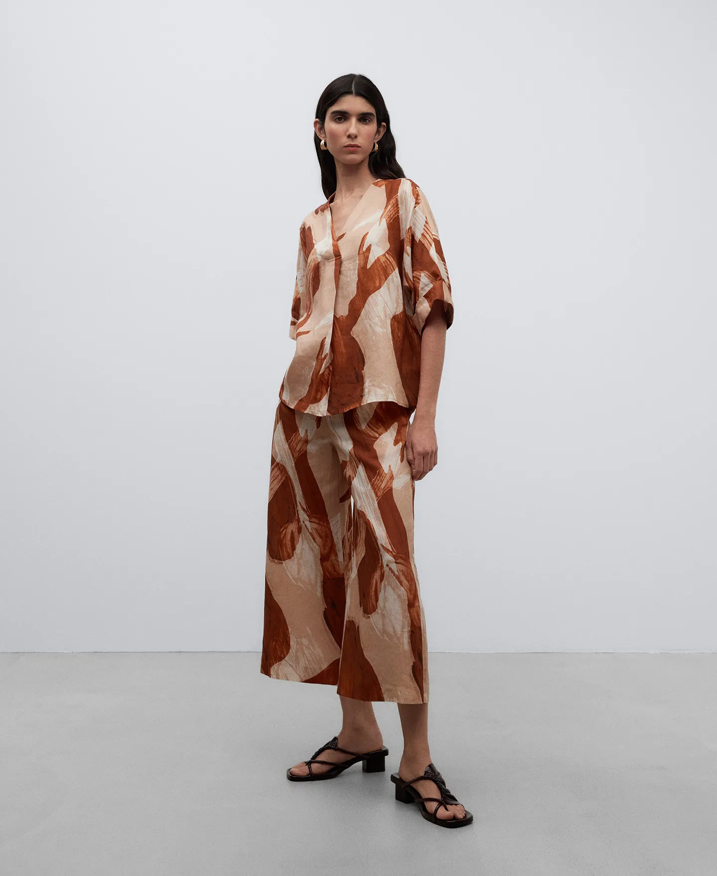 Top escote pico estampado mujer