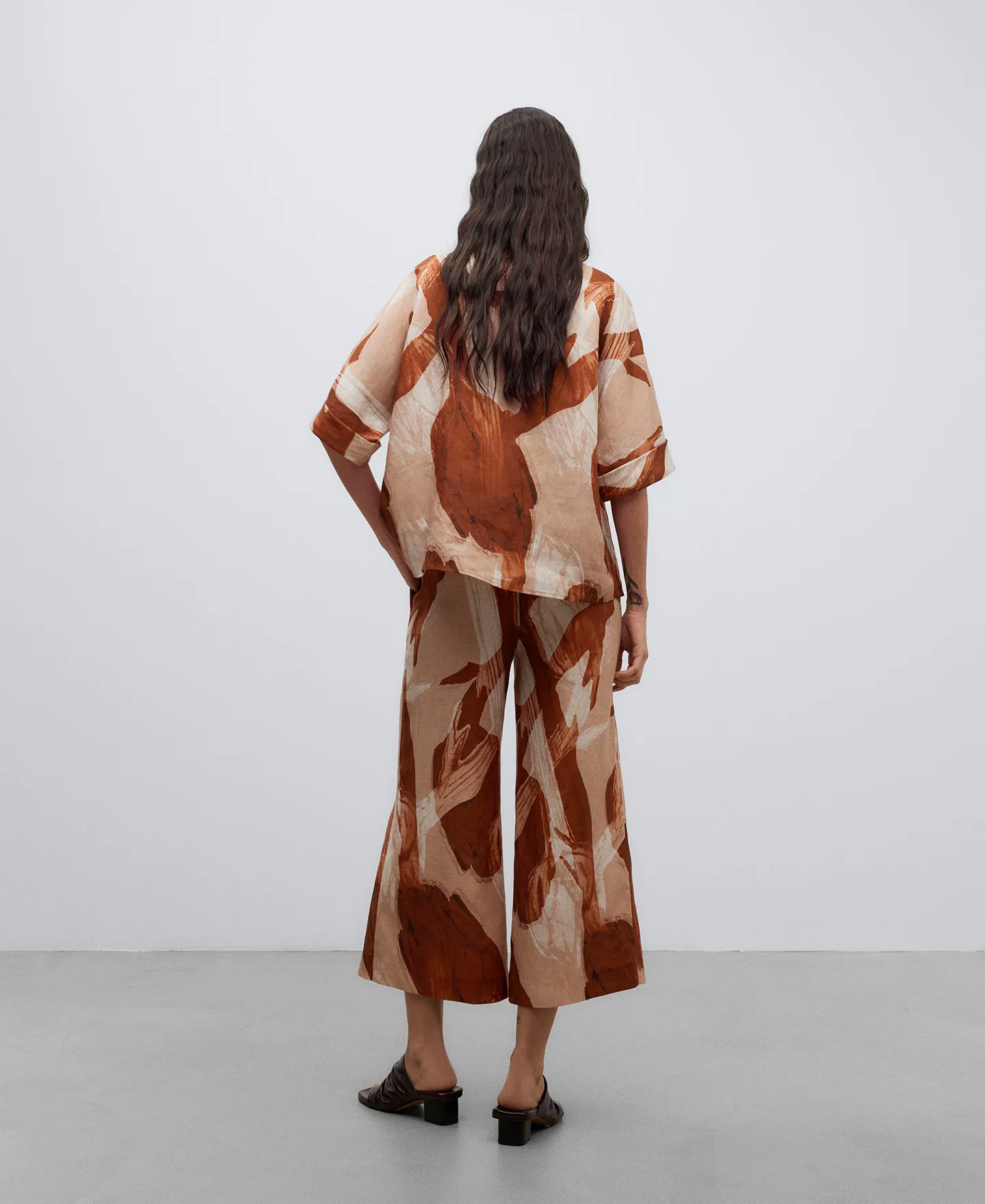 Top escote pico estampado mujer