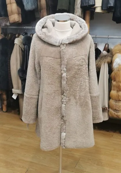 Trenka doble faz con ceñidor ajustable en espalda