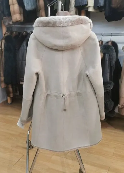 Trenka doble faz con ceñidor ajustable en espalda
