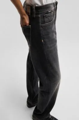 Vaqueros de corte recto en cómodo denim elástico negro desteñido