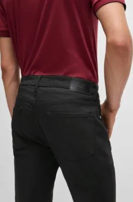 Vaqueros Porsche x BOSS tapered fit en denim negro de altas prestaciones