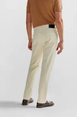 Vaqueros regular fit en denim crudo de gran comodidad