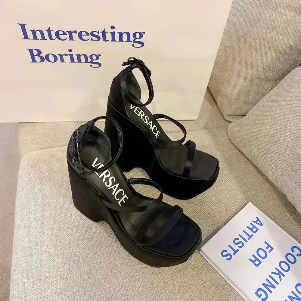 VERSACE SANDALIAS TRIPLATAFORMA MUJER CON TACóN 16CMNEGRO