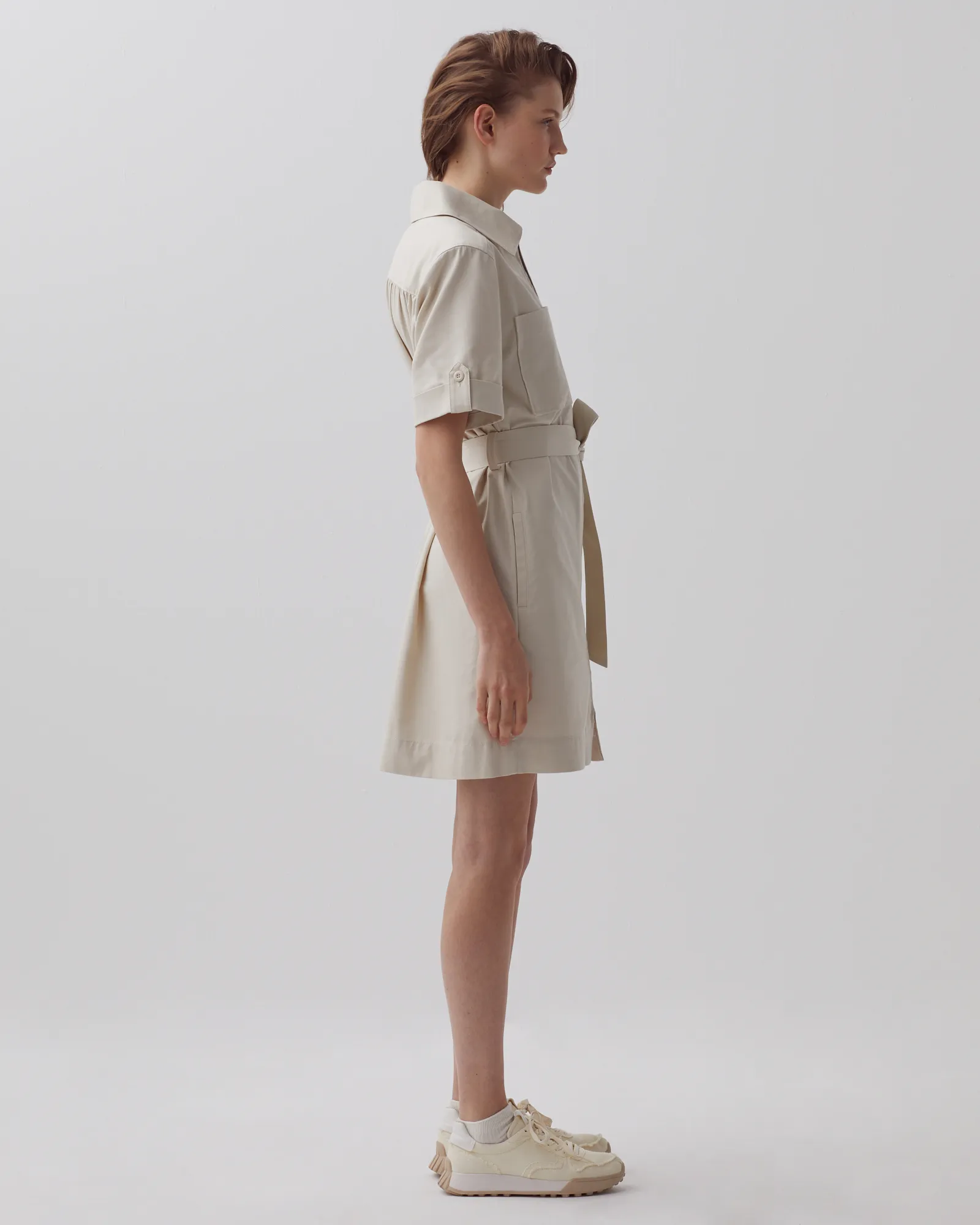 Vestido cargo con cremallera beige