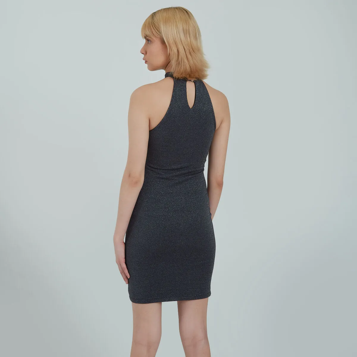 Vestido Corto con Cuello Halter