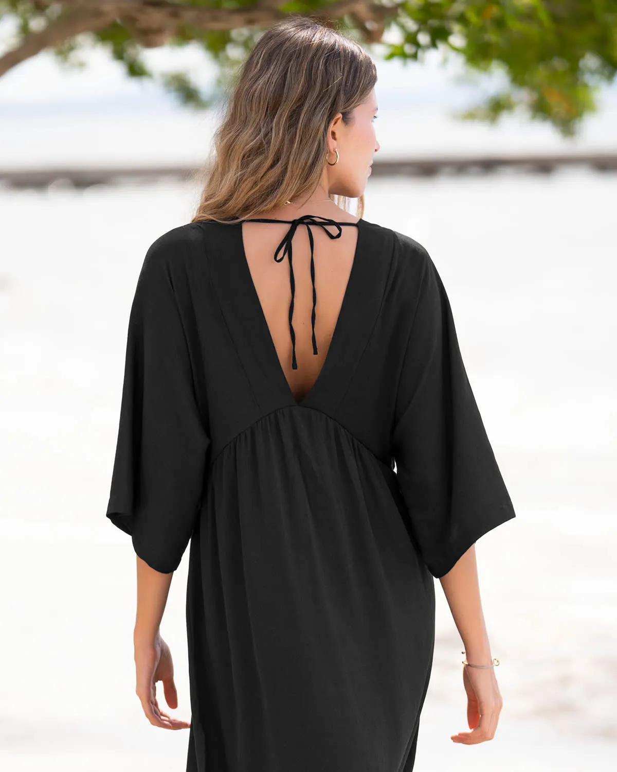 Vestido playero con tiras anudables en espalda